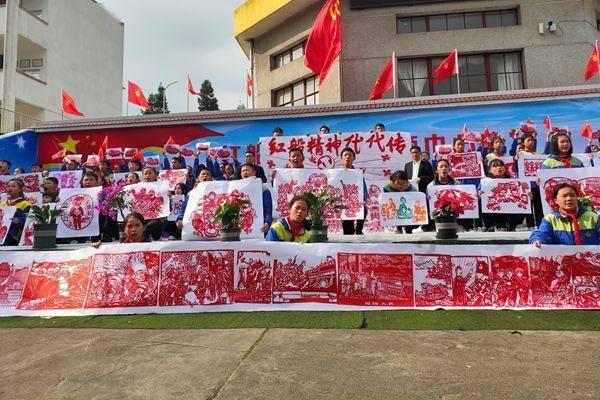 看了刘涛的打扮,我悟了:裤不露踝、裙不过膝,美得优雅得体