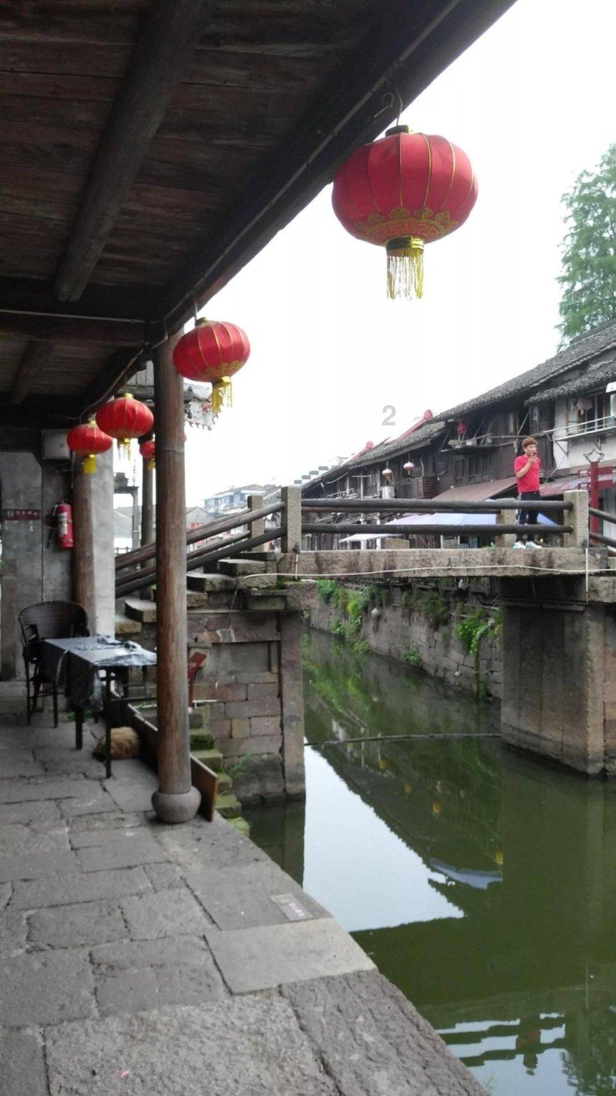 让孩子们快乐平安过寒假，志愿者向他传授安全知识